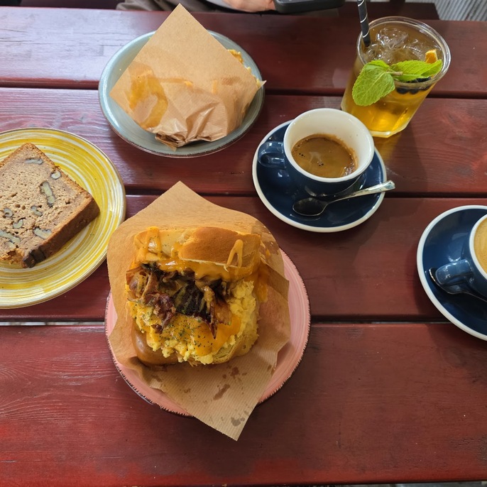44 Brekkie, photo 3